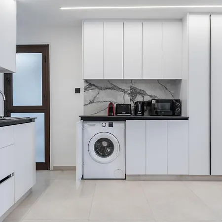 B&w 2-bedroom